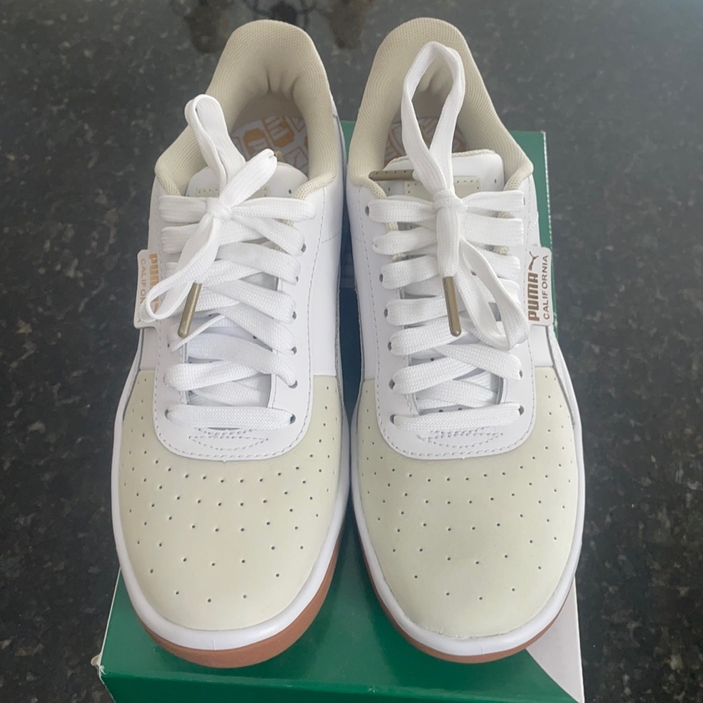 Women’s size 8 Pumas